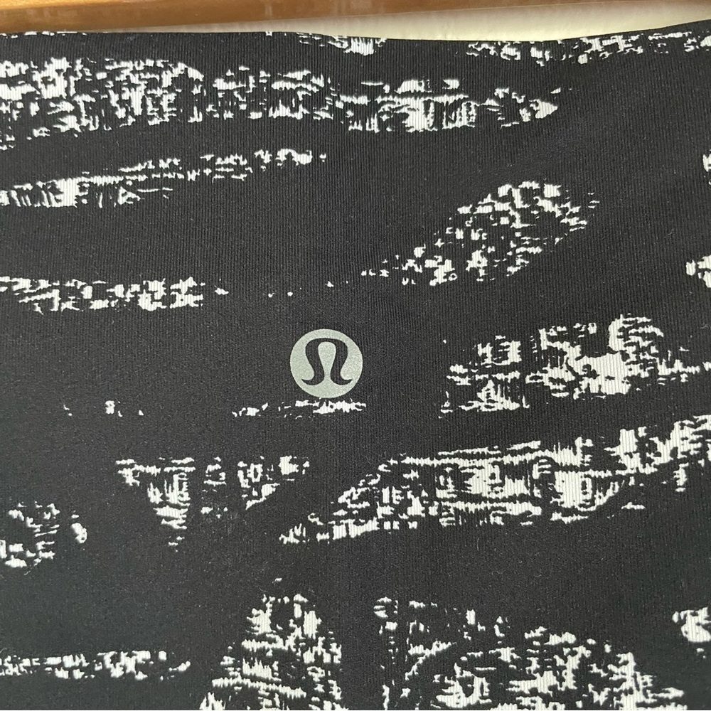 Lululemon Graphic Print Wunder Under High Rise Legging Graf Black White Size 4 - Picture 5 of 9